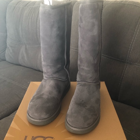 UGG Shoes - Beautiful Gray Ugg Boots.. TALLS!